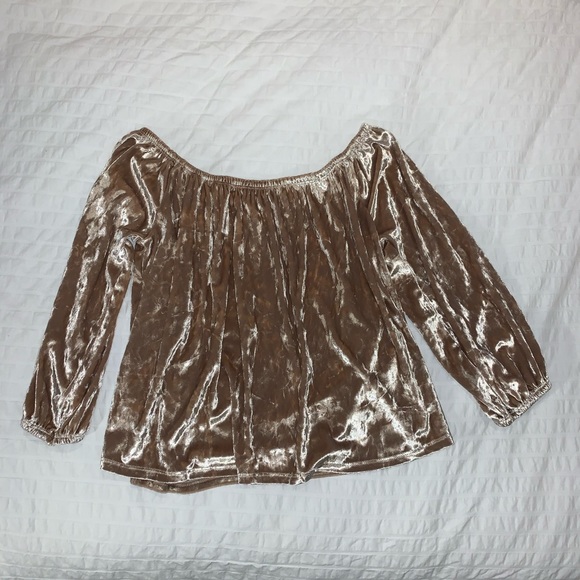 Hollister Velvet Top - Picture 2 of 2